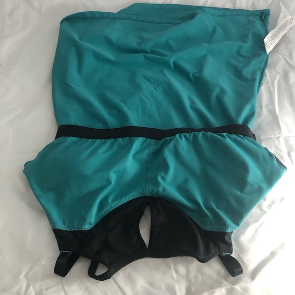 Fabletics  Acadia Tank top by Demi Lovato M - Picture 10 of 13